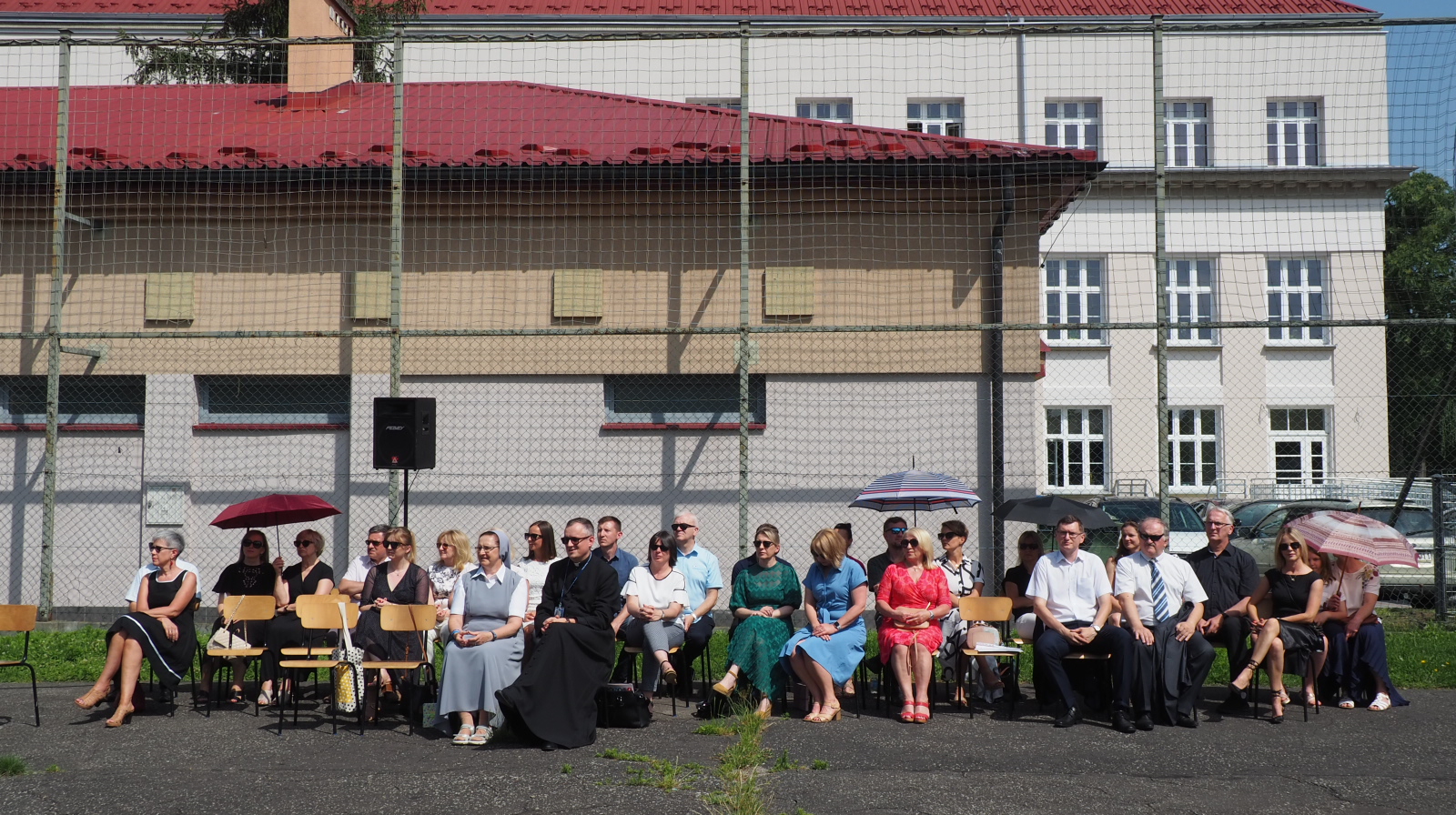 Zdjęcie Zakończenie roku 2024 (23)49033871-c730-4d72-8a92-e967595132de.JPG w galerii Uroczystość zakończenia roku szkolnego 2023/2024